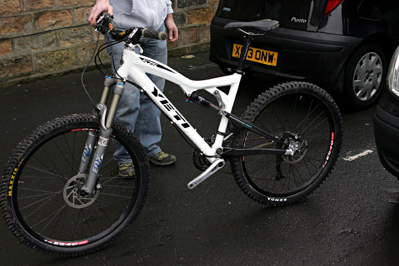 Facebook & Instagram Down in UK (Tuesday AM)