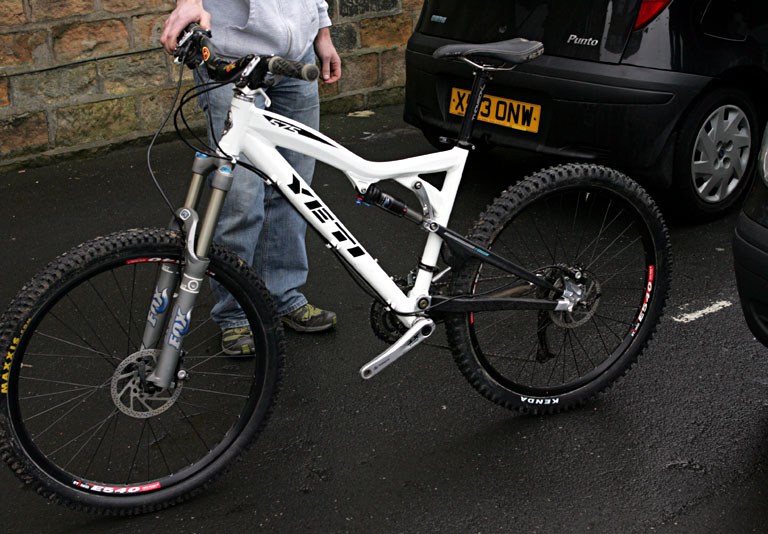 Facebook & Instagram Down in UK (Tuesday AM)