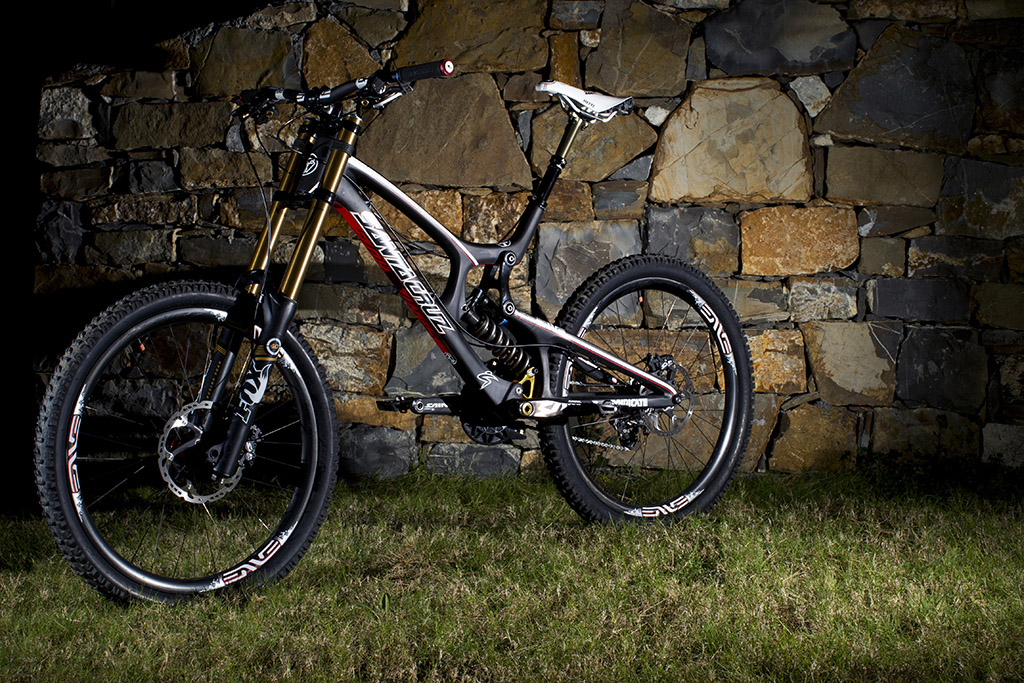 Santa Cruz Bicycles, Greg Minnaar, Steve Peat, Josh Bryceland, Fox, Shimano, O'Neal, Royal