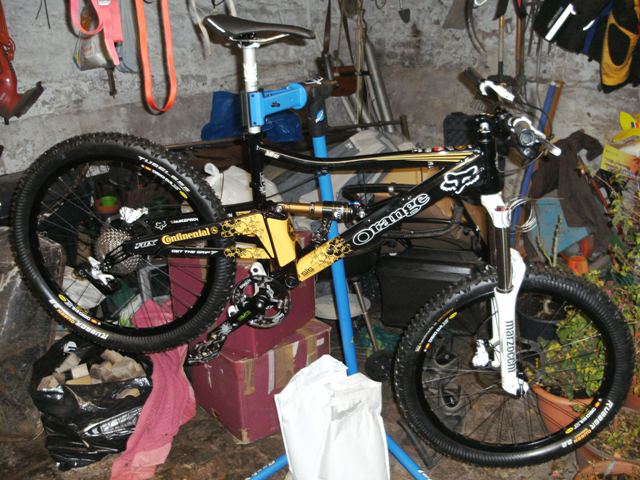 Stolen: Continental Team Orange Alpine 160