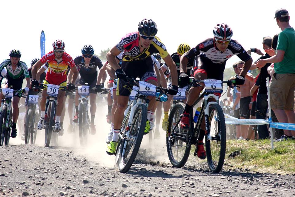 Gareth Montgomerie (GT-Muc Off UK) and Kenta Gallagher (Superior Brentjens) lead it out - pic Jack Wardell