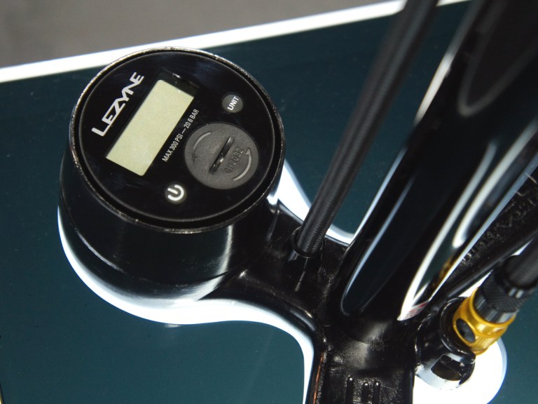 Interbike 2013: Lezyne’s shocking floor pump