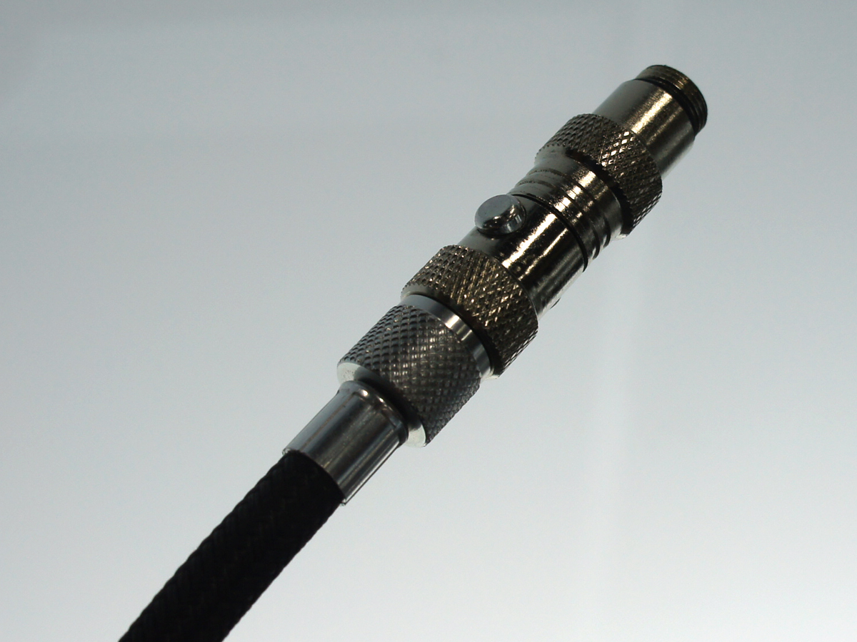 Two-stage head releases chuck but not air.