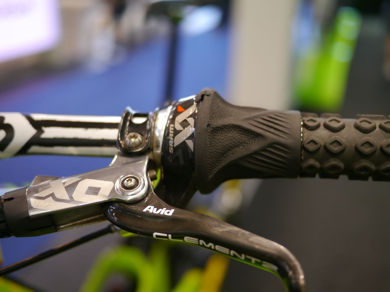 Neat XX gripshift shock lockout