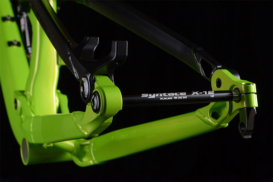 PM brake bosses, Syntace X12 thru axle