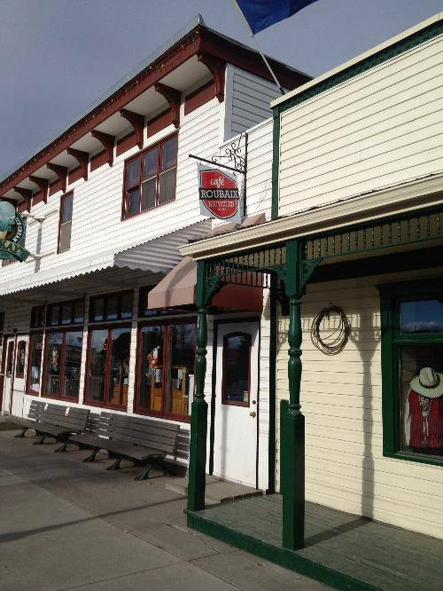 Can "quaint" apply to Western style?