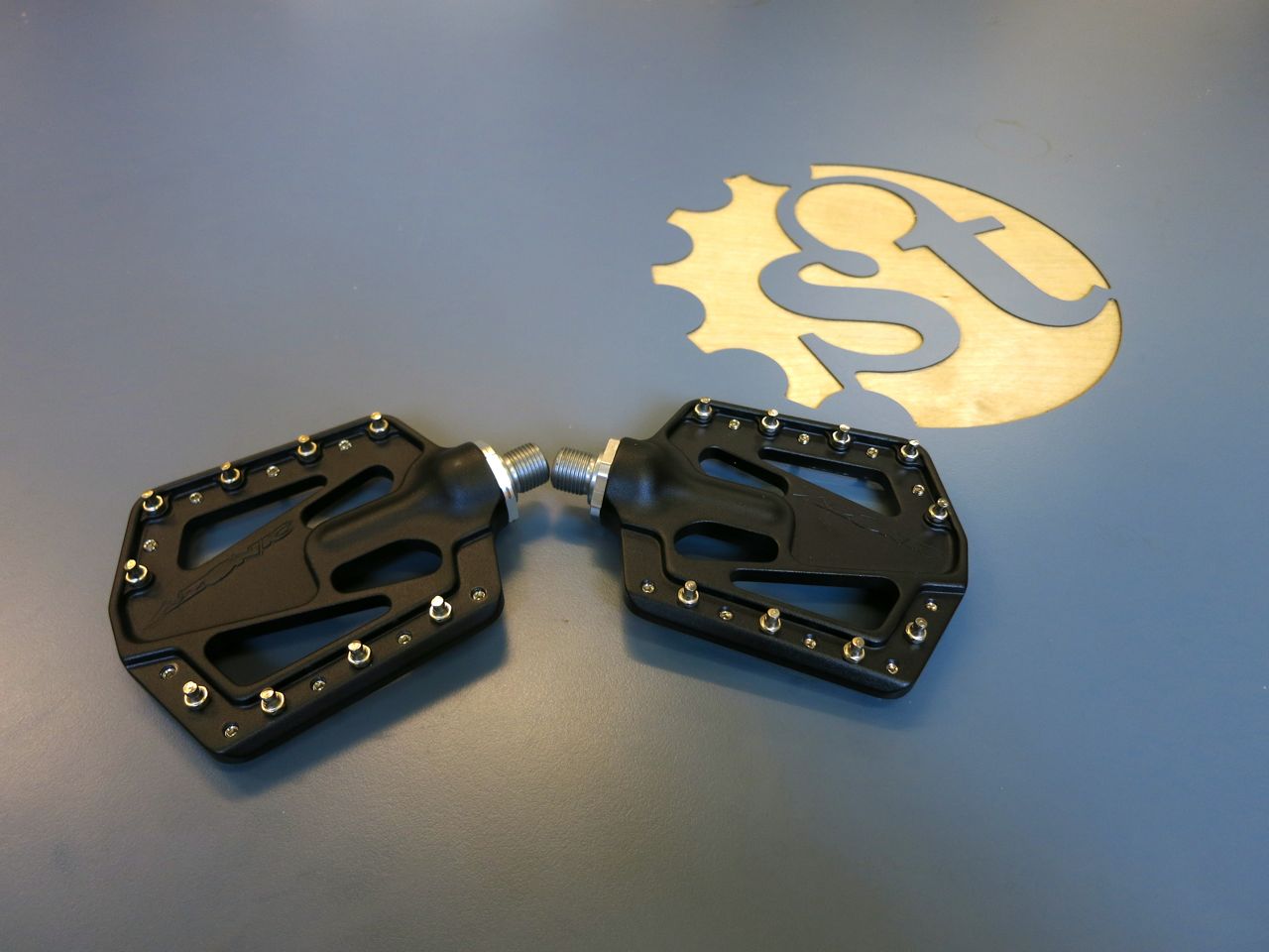 Flatter pedals