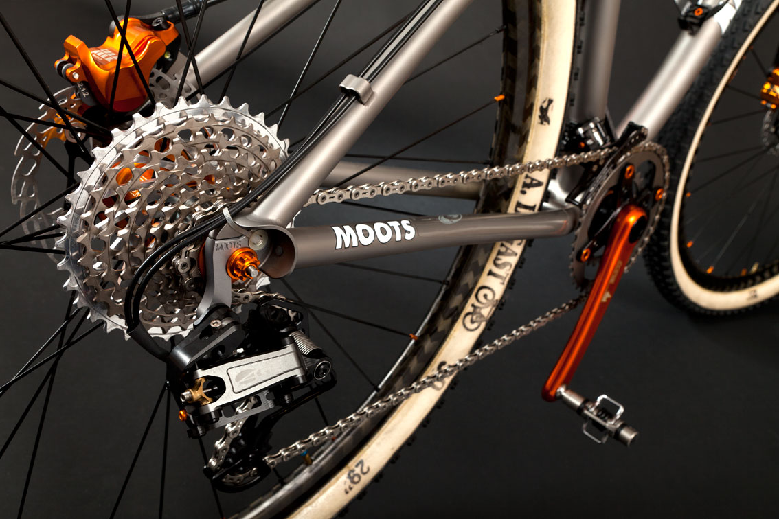 We don't see enough hydro shifting. Shame about the zip tie, really.