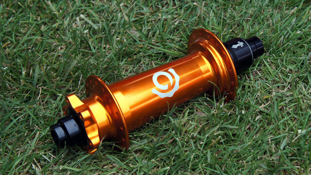 Slender hub for chubby wheels