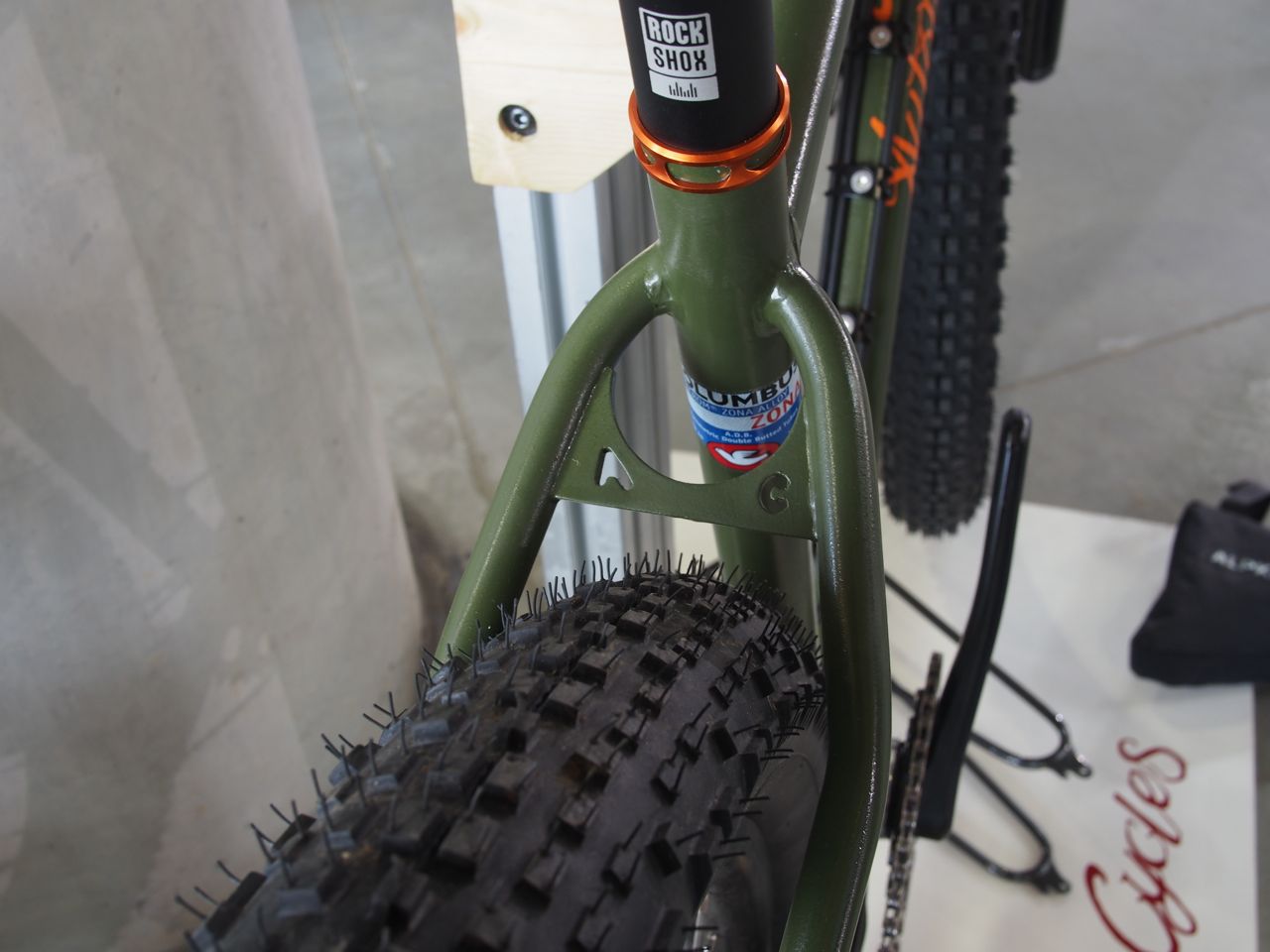 Neat seatstay bridge