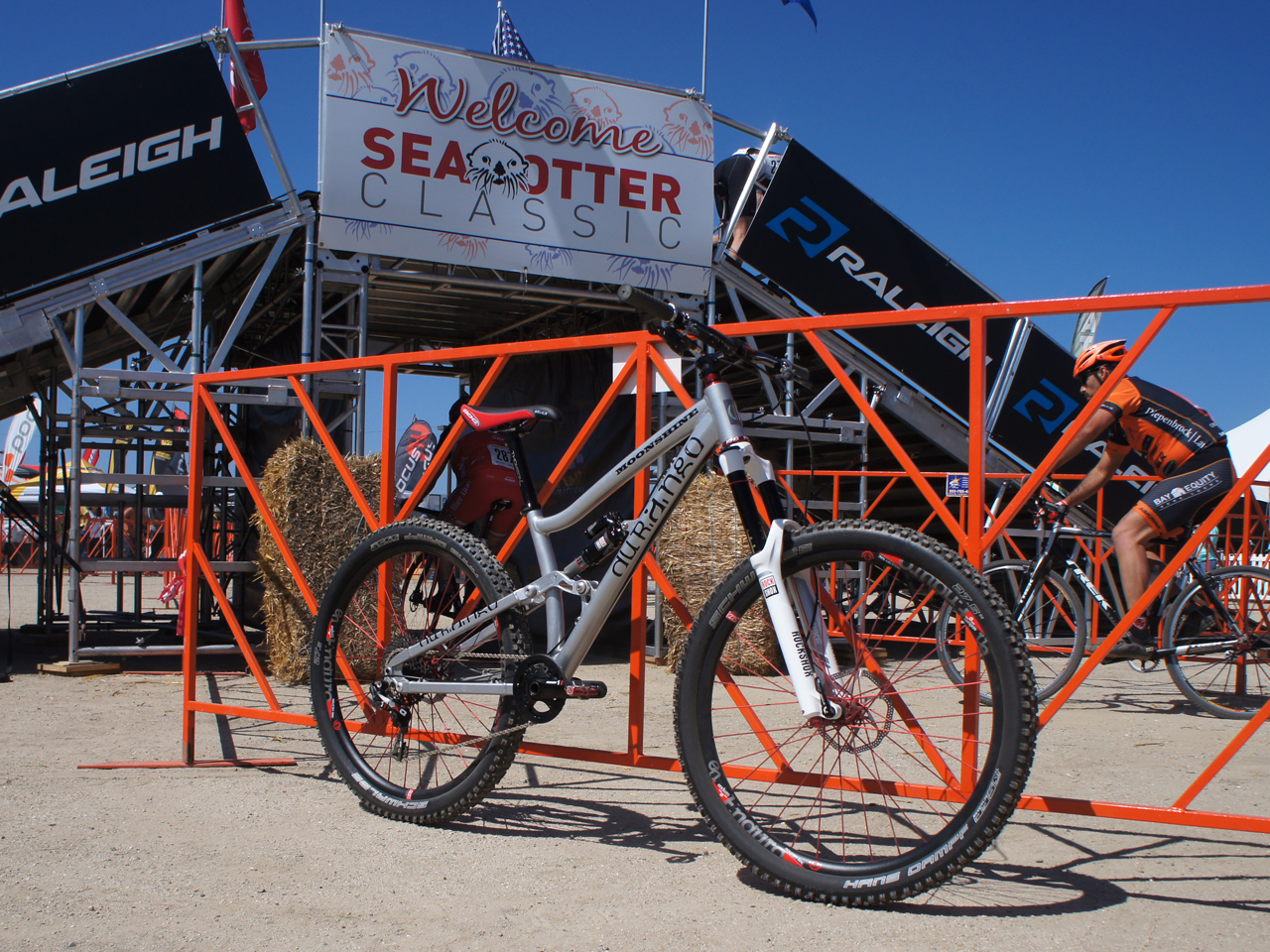 Full suspension, built in Durango