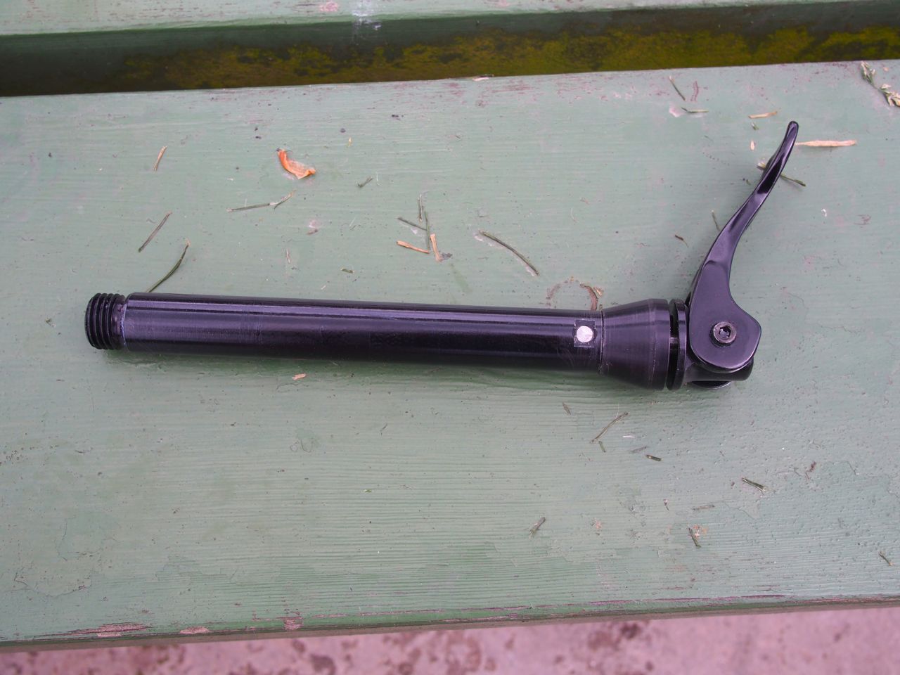 Tapered thru axle