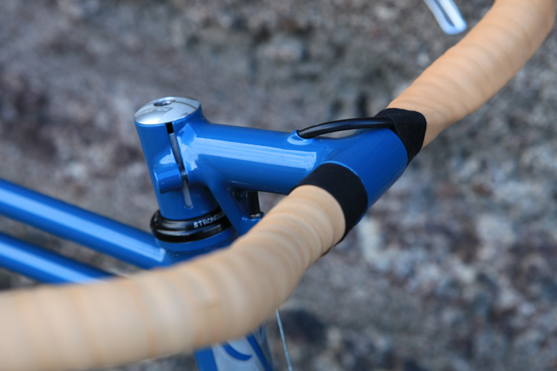 Sleek routing for centre pull brakes