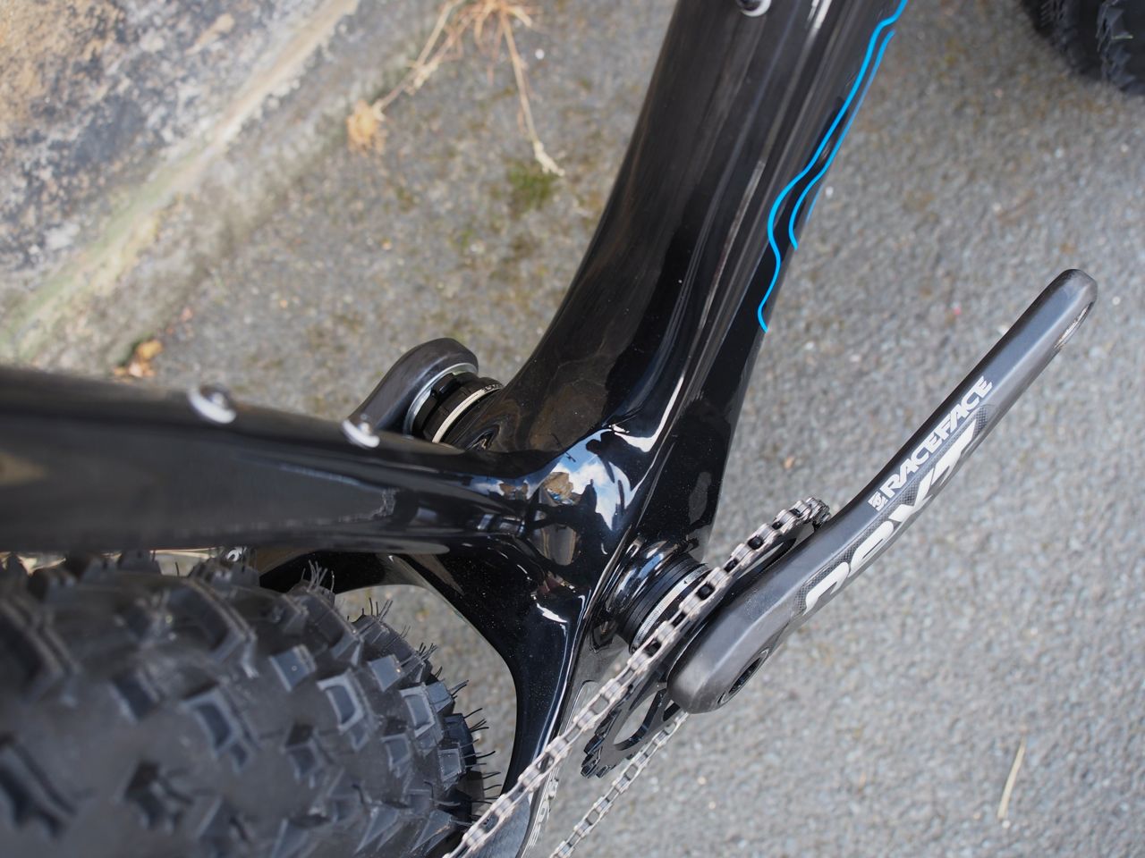 Stiff pedalling platform