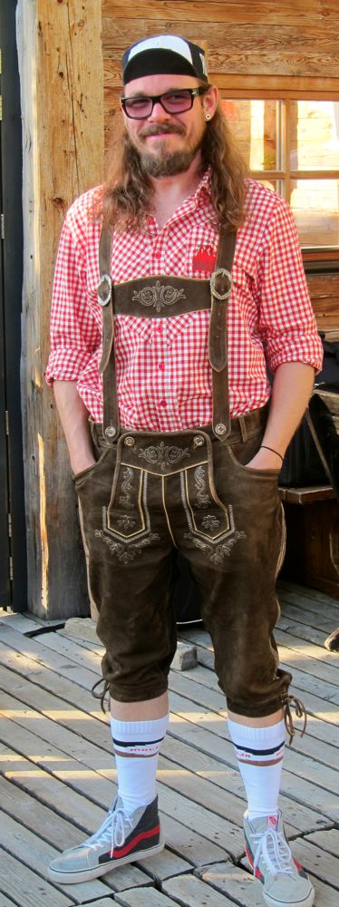 Rose Max Lederhosen