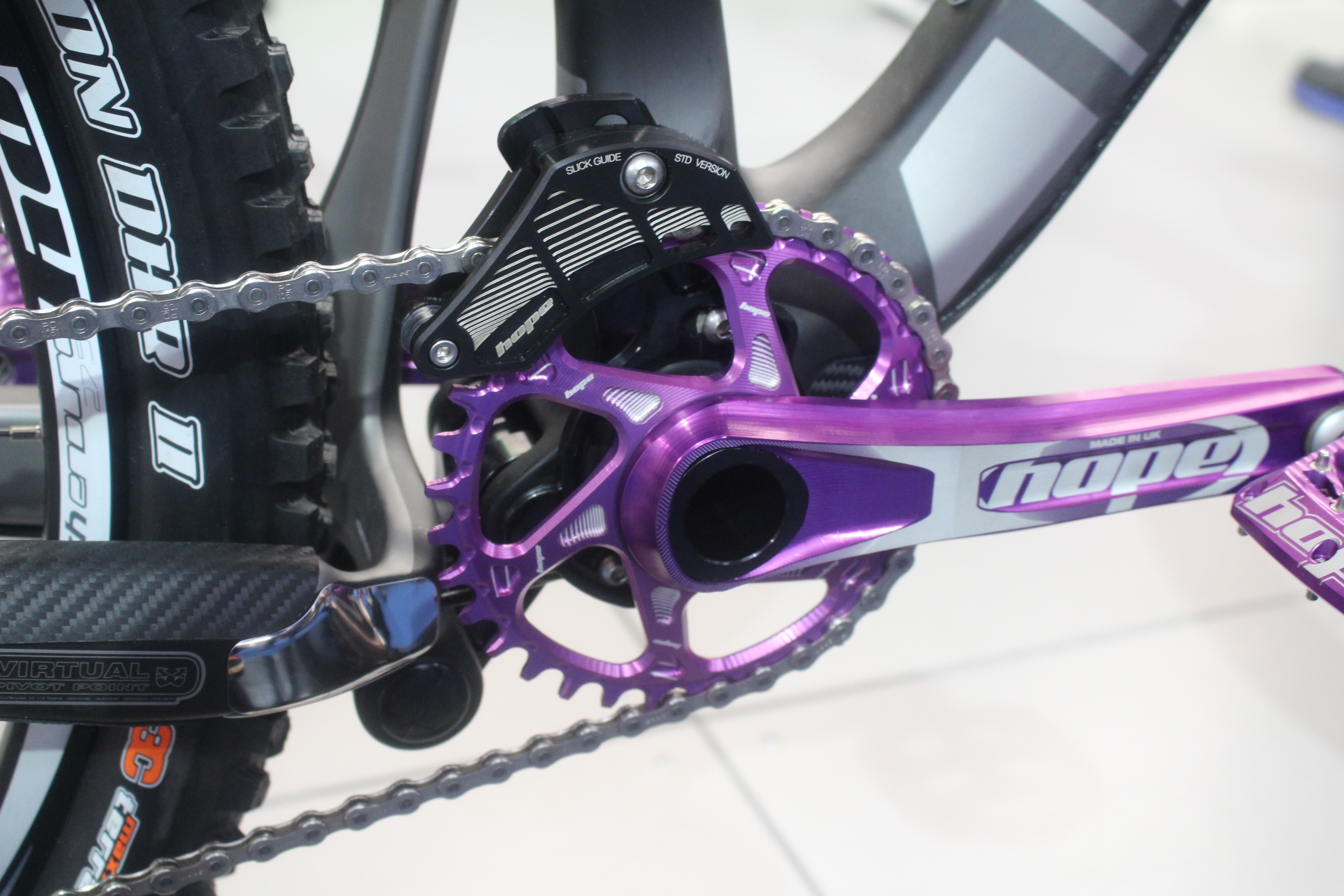 Spline mounted spider