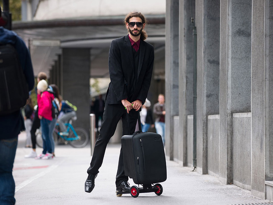Luggage-mounted scooter: Kick Smarter?