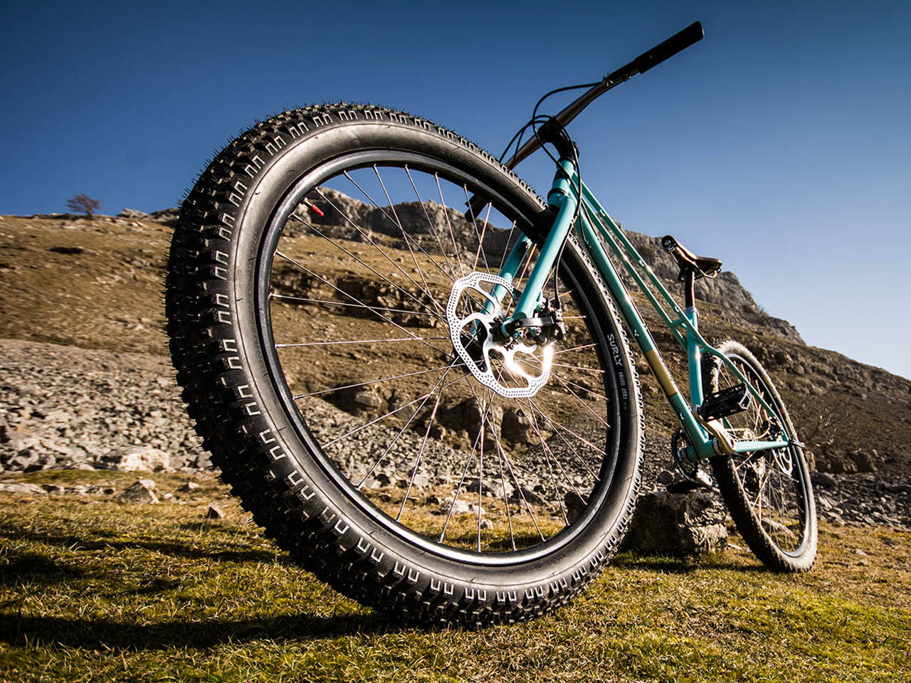 Plus-sized front tyre