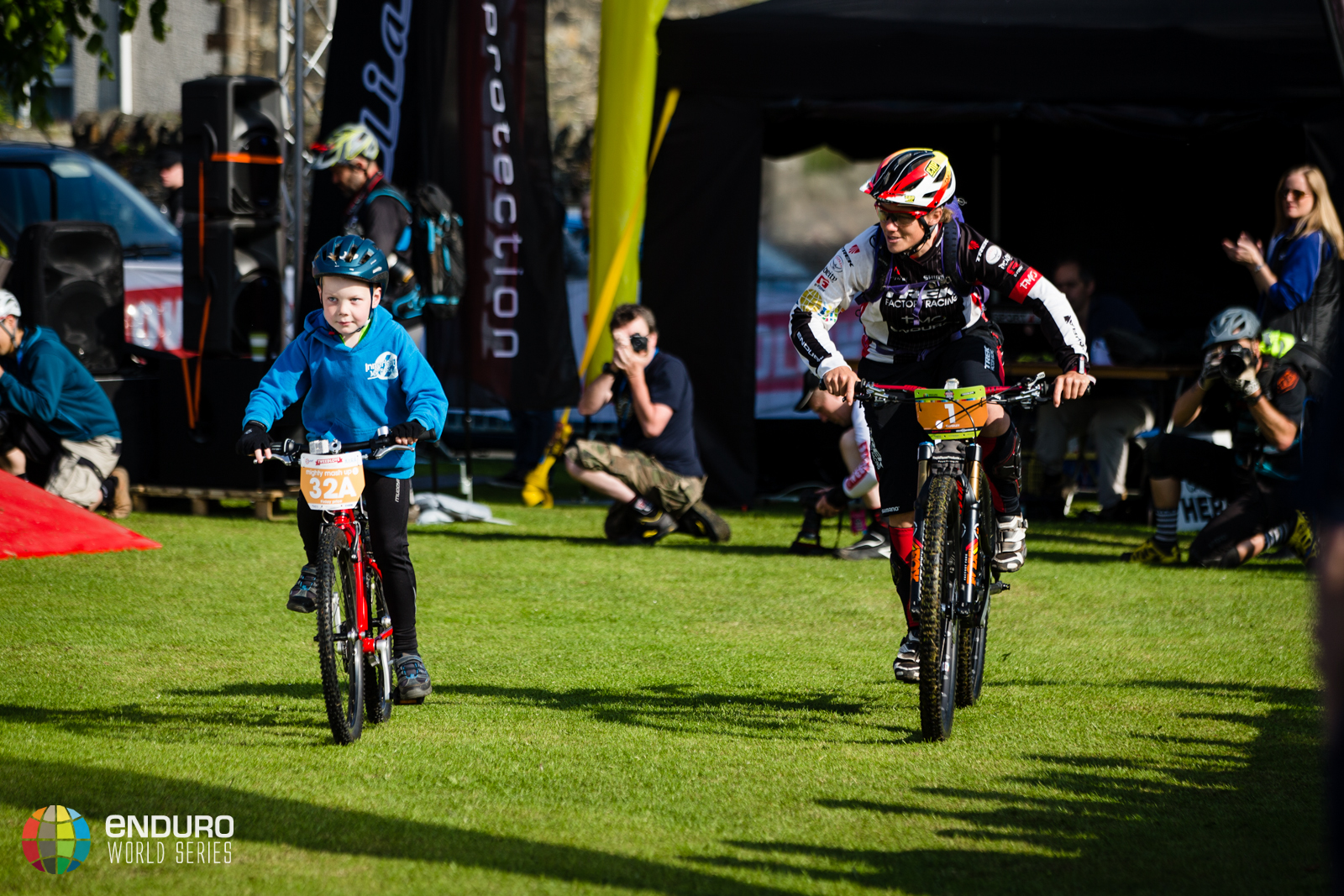 Tracy gets help at Tweedlove - Photo Matt Wragg/EWS
