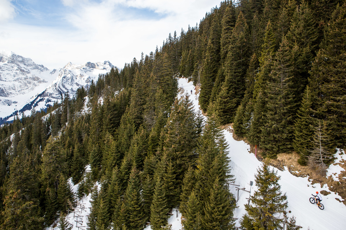 General view during stage 2 and 3 of the first Snow Epic, the ascent and decent of Brunni Hütte near Engelberg, in the heart of the Swiss Alps, Switzerland on the 16th January 2015 Photo by: Nick Muzik / Snow Epic / SPORTZPICS