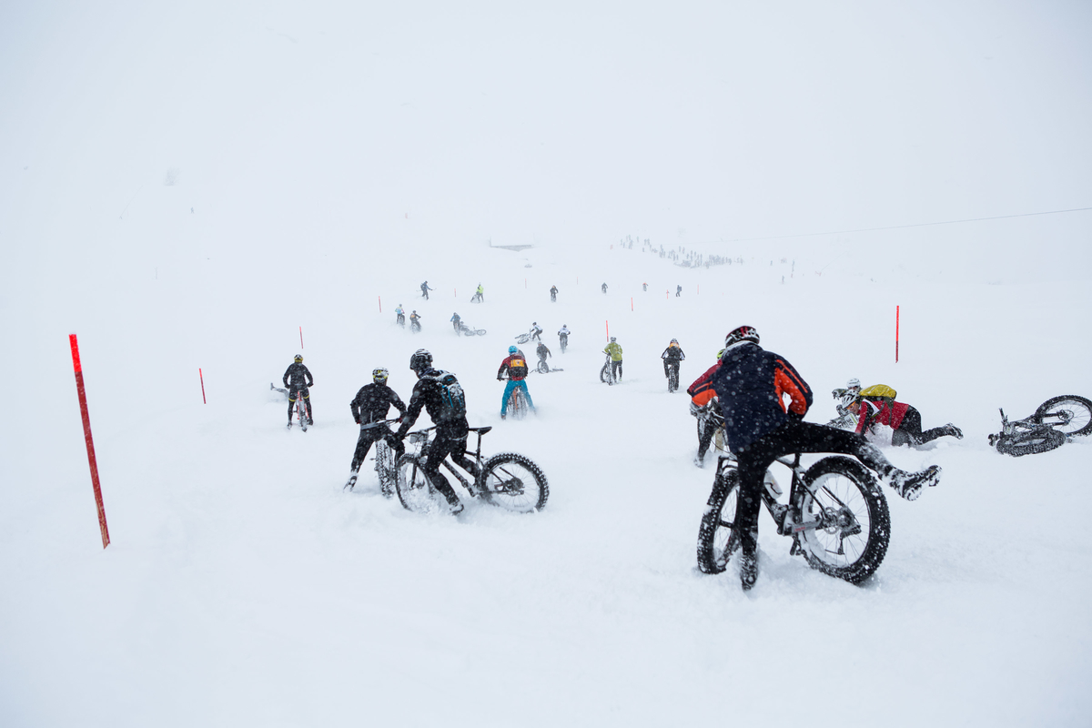 Carnage on the slopes during stage 5 of the first Snow Epic, the Trübsee climb near Engelberg, in the heart of the Swiss Alps, Switzerland on the 17th January 2015 Photo by: Nick Muzik / Snow Epic / SPORTZPICS