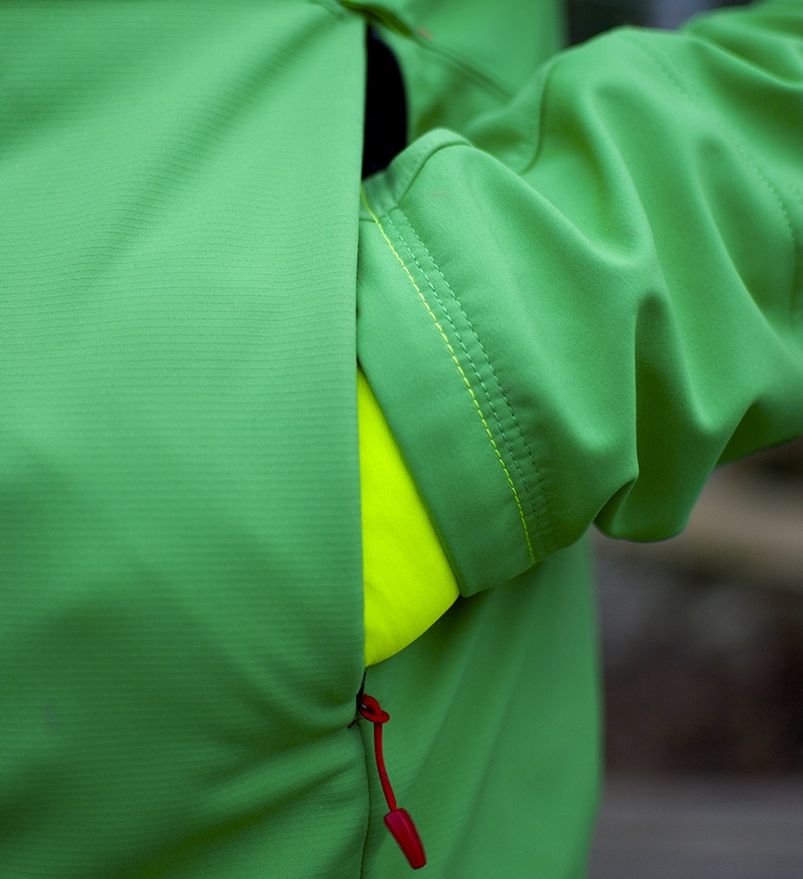 Generous mesh-lined pockets