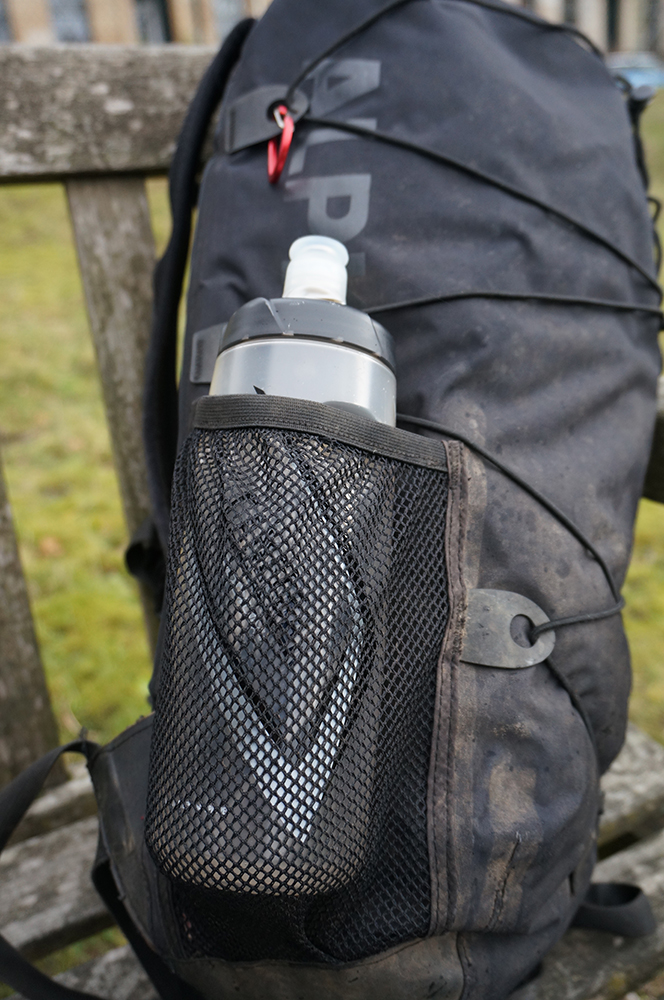 Airy side pockets.