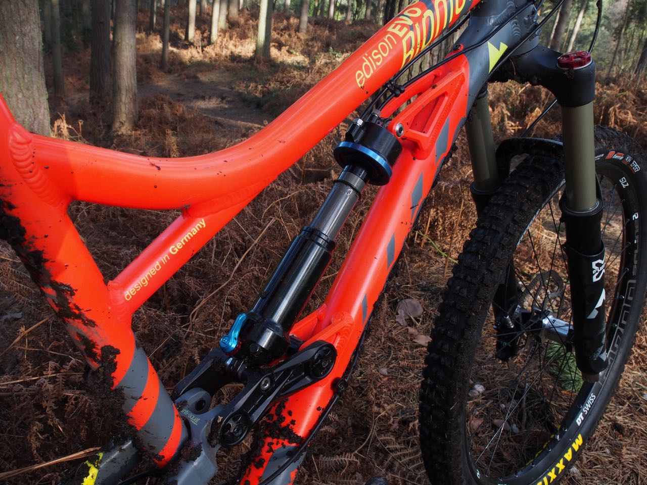 Driveside view of the custom Magura shock