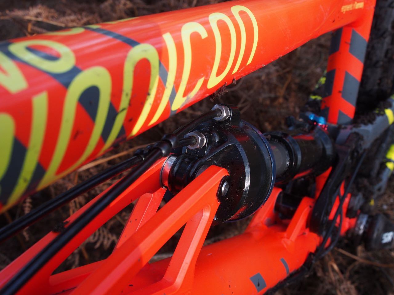 Rear shock valves