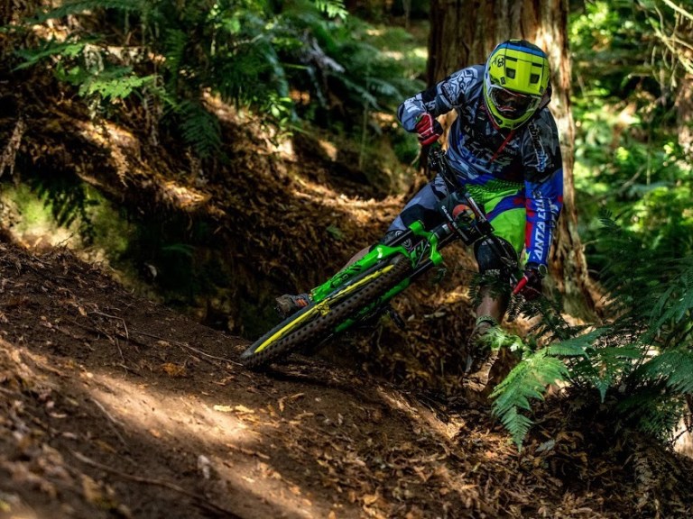 Xult – A New Full Face Lid From IXS
