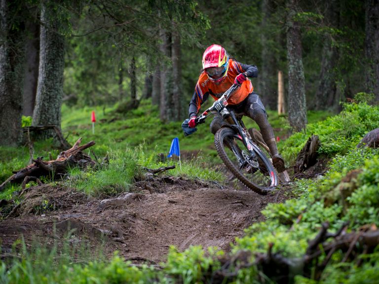 Beerten and Clementz crowned Euro enduro champs
