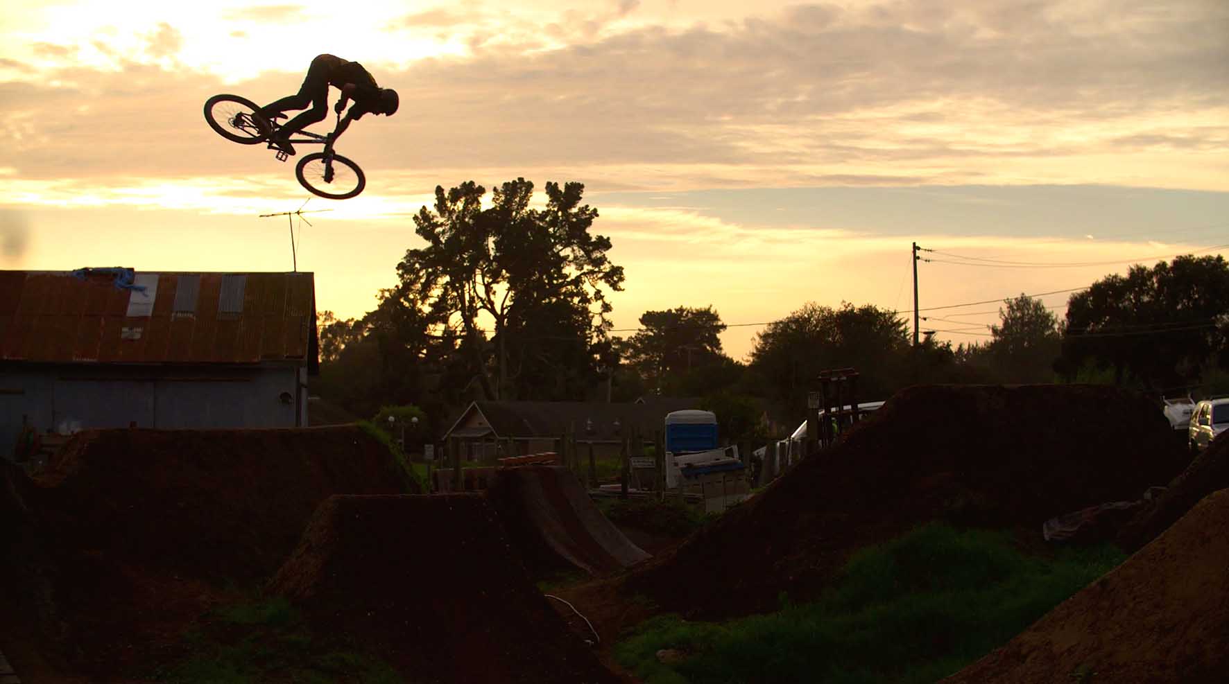 MTB Insights’ spangly trailer (VIDEO)