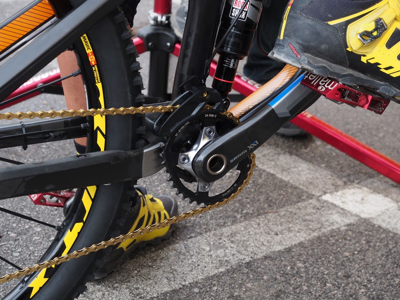 Fabien is running a 34t oval Osymetric ring