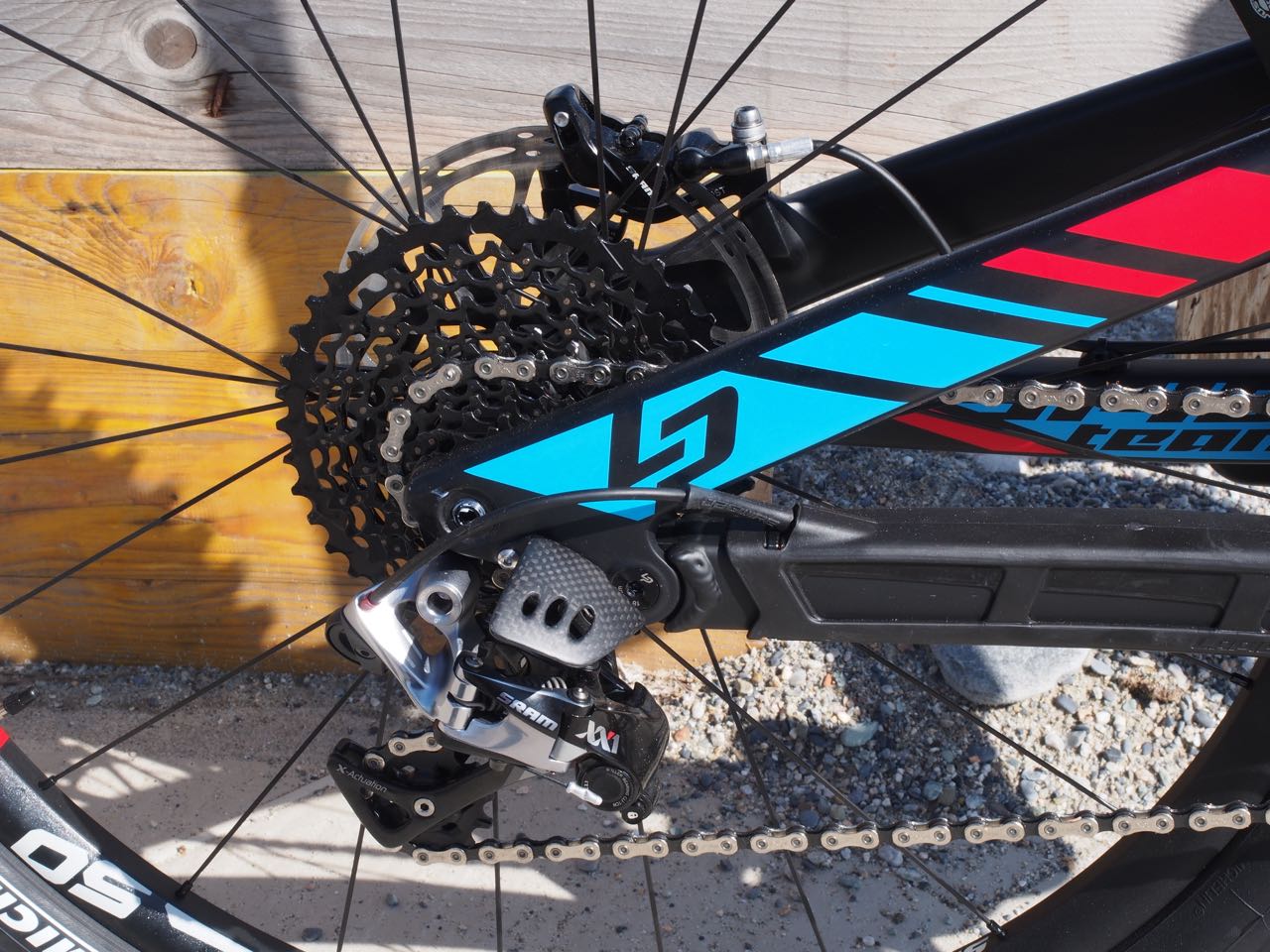 Neat derailleur protection