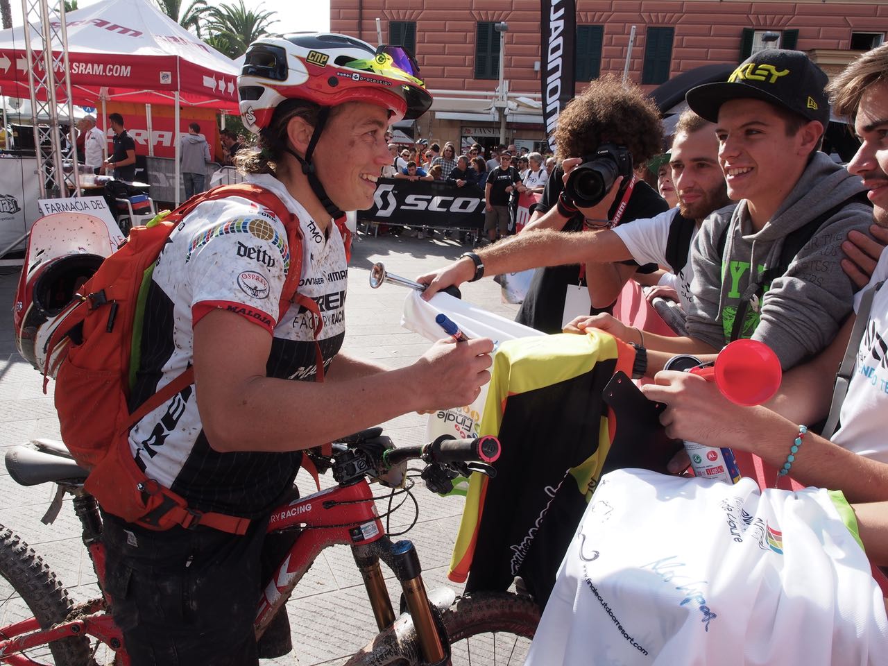 Always time for autographs by tracey moseley at enduro world series finale ligure italy 2015