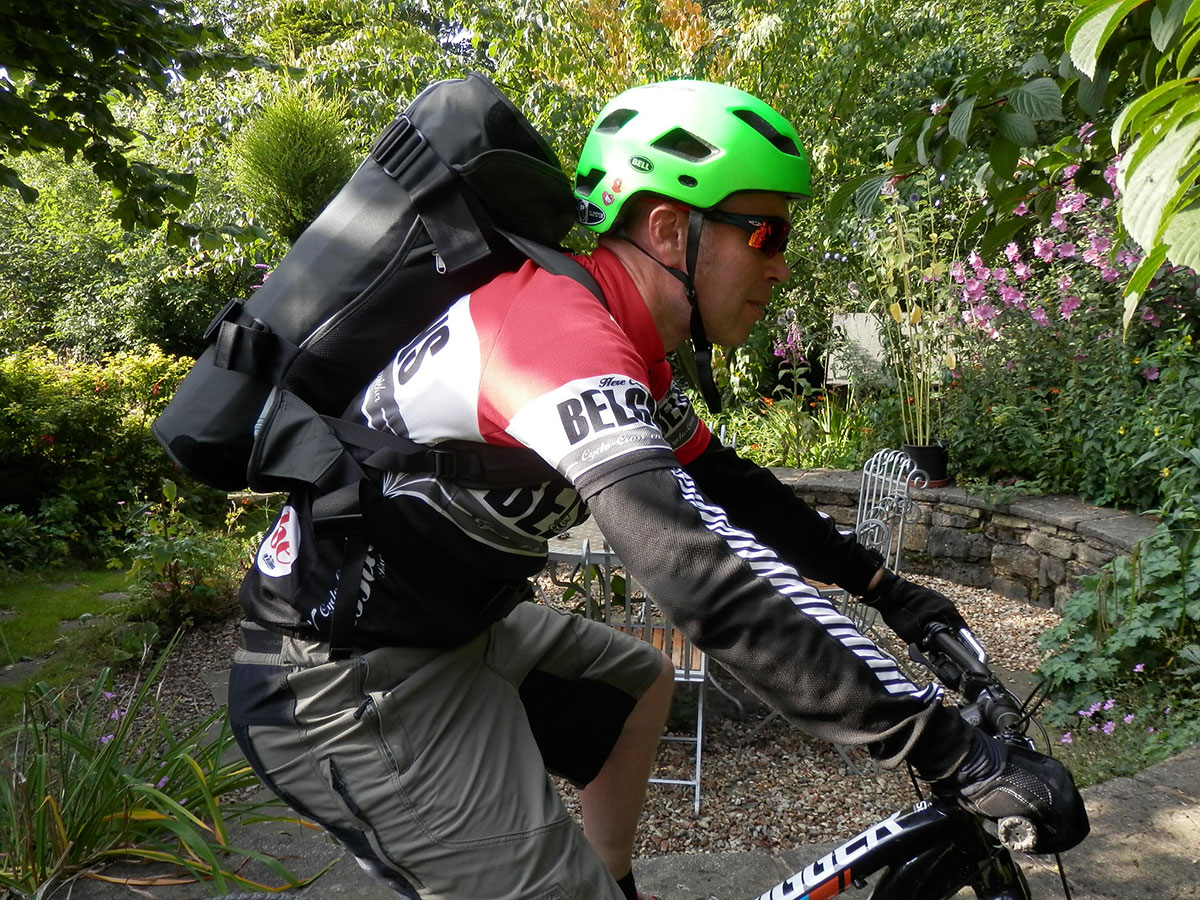 REVIEW: Henty Wingman – cycling suit carrier