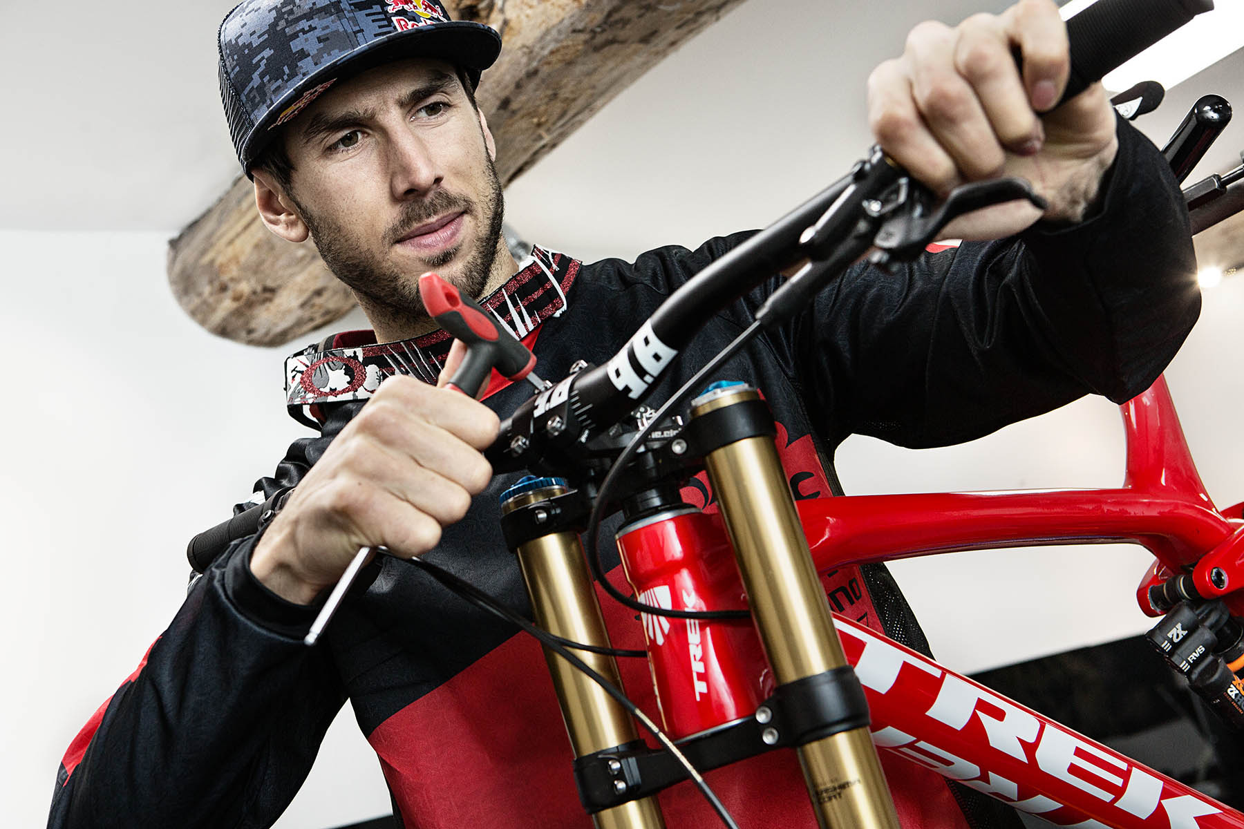 gee atherton singletrack magazine 2016 trek factory racing