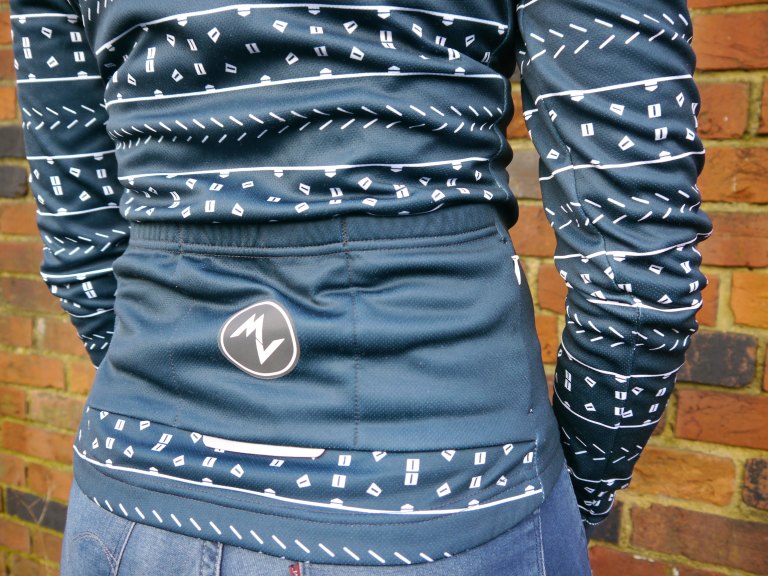 Review: Morvélo Women’s Tread Thermal Jersey