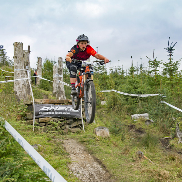 Female-Riders-Race-Team-Bex-3_sm-1_grande