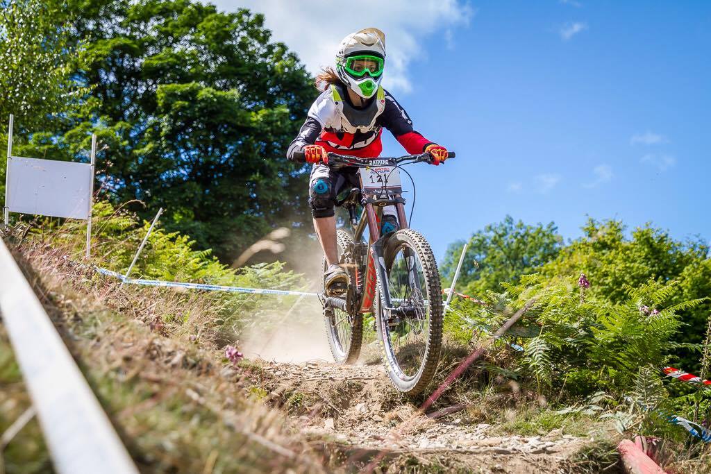 Female-Riders-Race-Team_Ellen_action-2