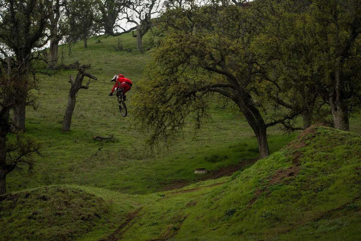 Video: Brandon Semenuk Raw 100