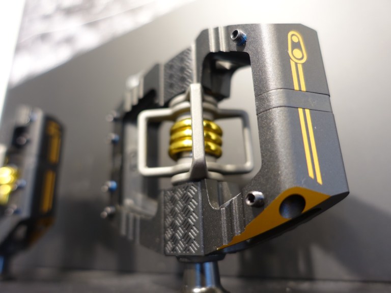 Eurobike 2016: New Crank Brothers F Tool & Mallet E 11 Pedals