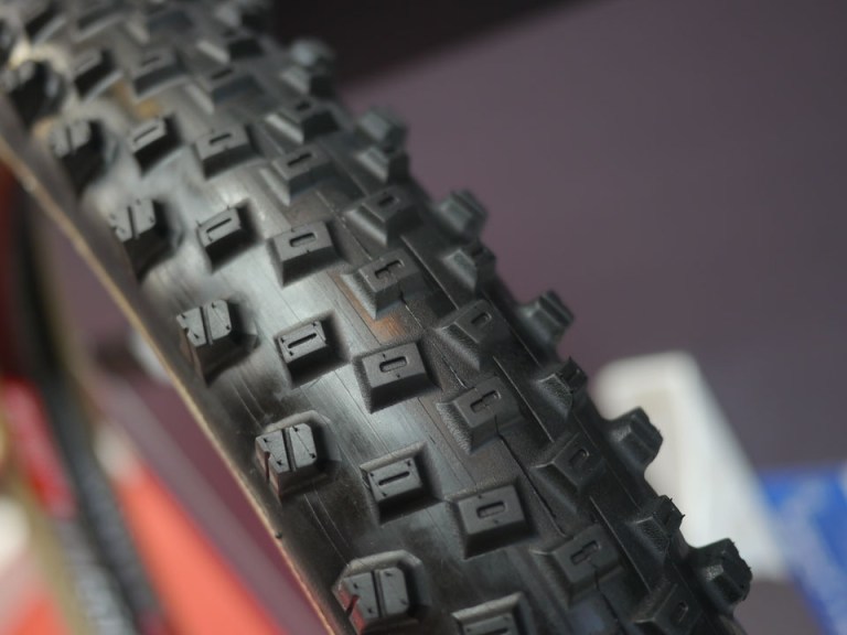 Eurobike 2016: Vee Tire Co Show Wider Range With 2.6 and 26+