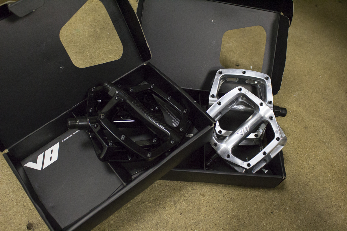 dmr_v8_pedals