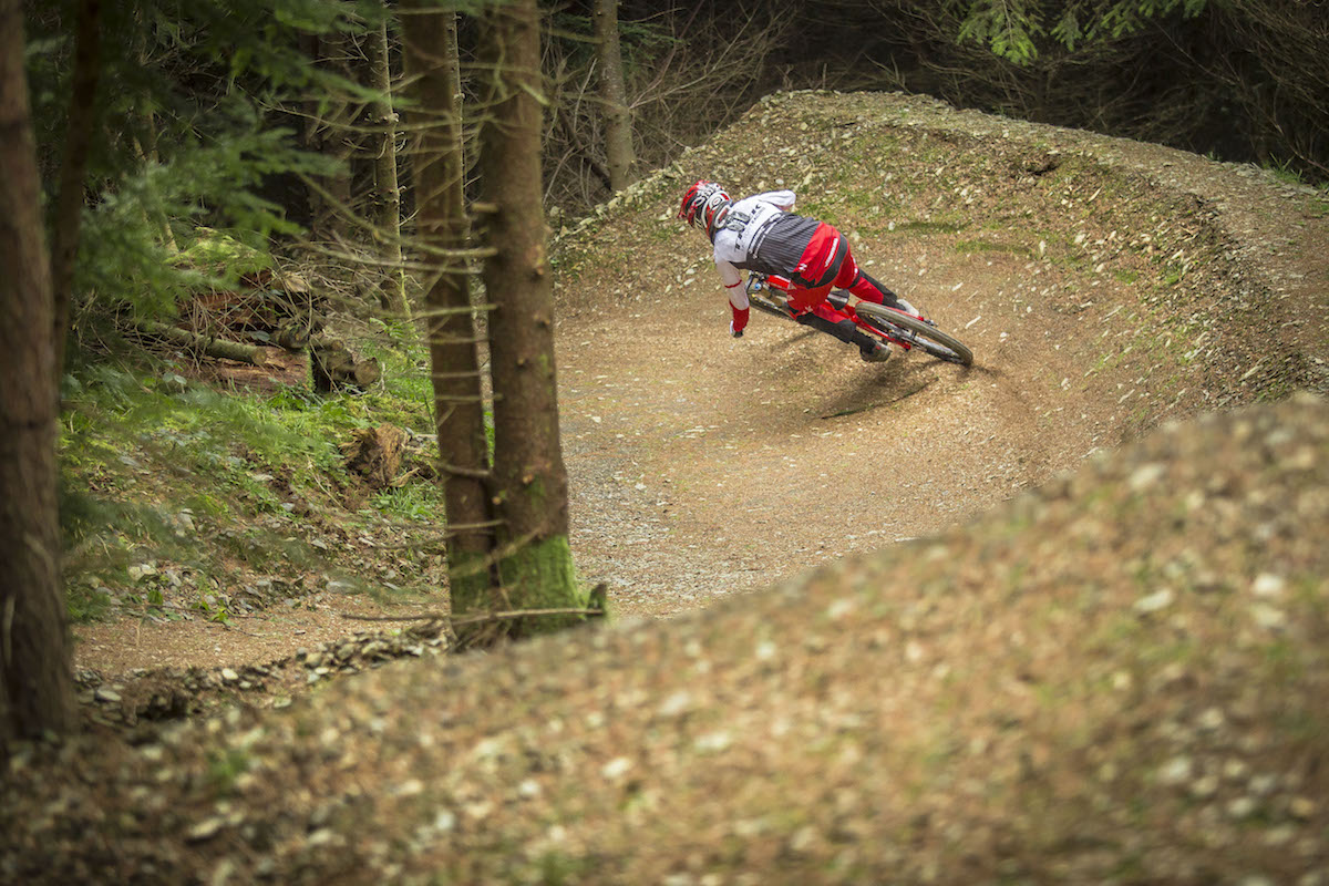 dan atherton trek session wales dyfi dirt jump trail building trailbuilding