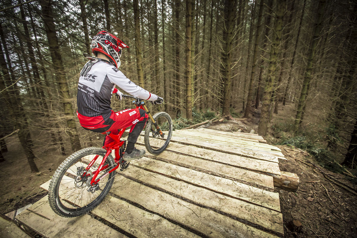 dan atherton trek session wales dyfi dirt jump trail building trailbuilding