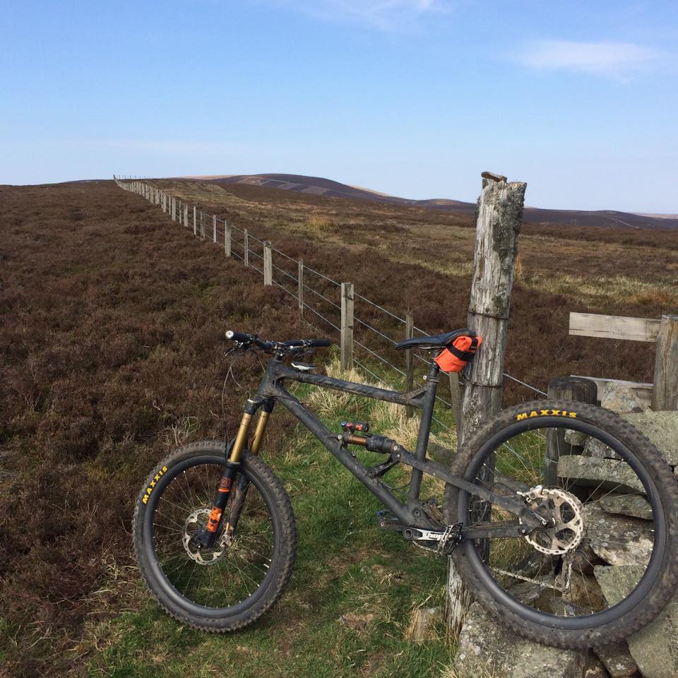 Wee Cog Slider is a dropper post specific saddle bag