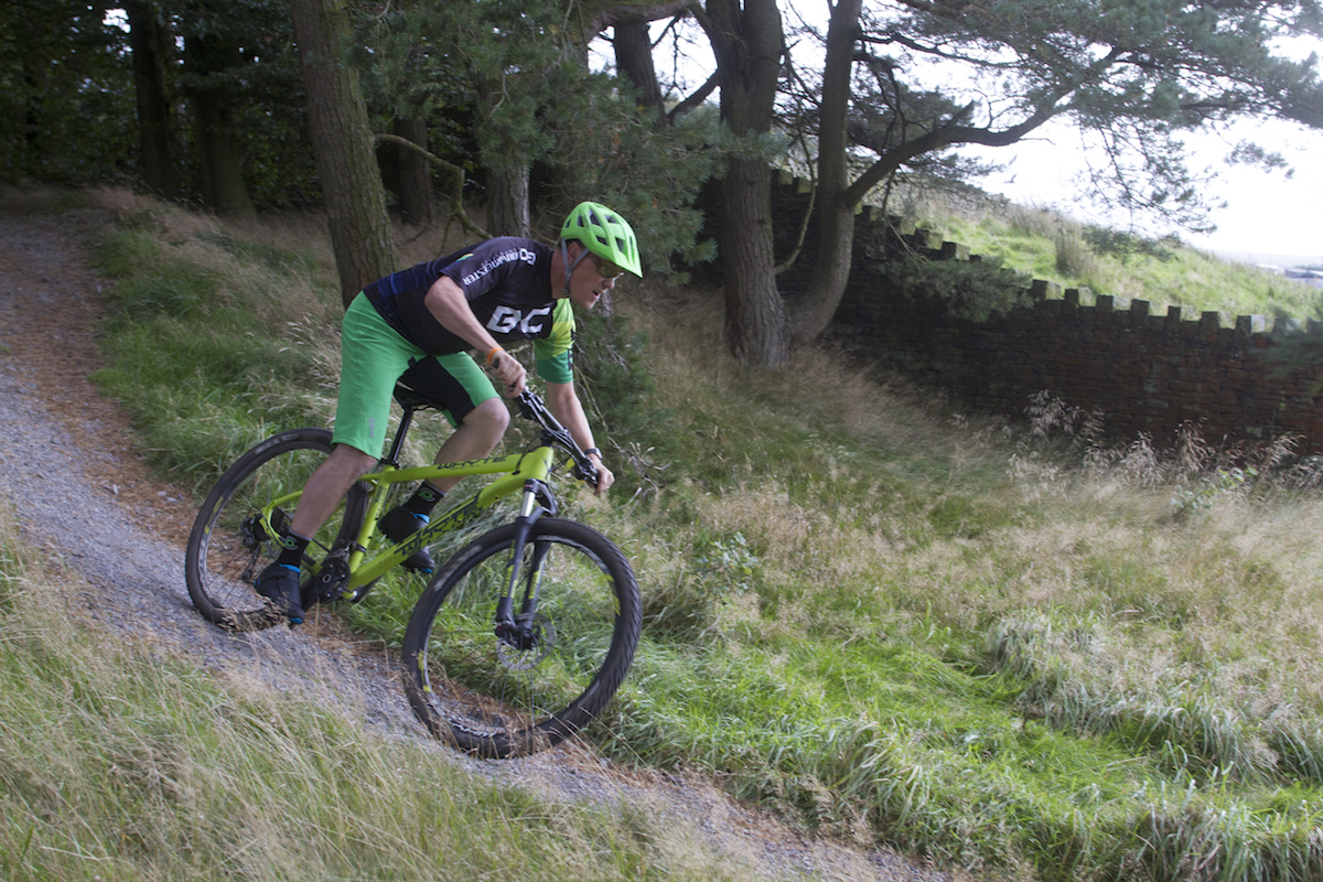issue 109 hardtail test genesis whyte diamondback wil hannah chipps