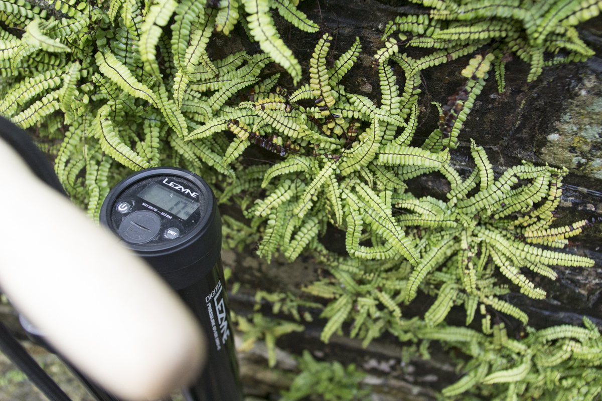 lezyne digital pressure gauge pump tubeless