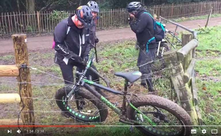Watch These Guys Try And Remove A Fat Bike From An Electric Fence
